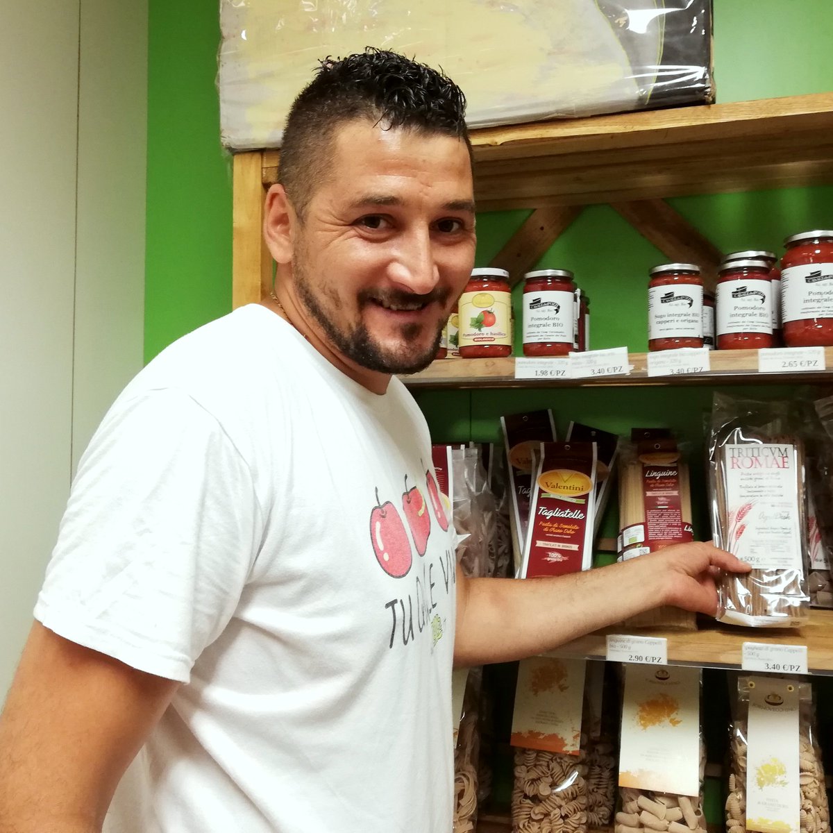 leZolle's tweet photo. In modalità Spaccio!

#Zolle #negozioZolle #puntovendita #negozio #spesasana #spesaconsapevole #spesabuona #fruttaeverdura #fruttadistagione #verduradistagione #cosebuone #mangiabene #mangiasano #Roma https://t.co/yTXpx6B9IG