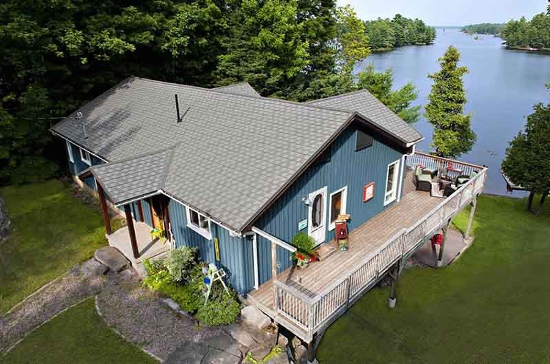1stChoice_hs's tweet photo. Is that roof ... metal? You bet it is. 💰 Save $1000 off metal roofs this July with 1st Choice Home Solutions. #ldnont #londonontario #londoncanada #londonont #londonon
#metalroof https://t.co/MpmpKahZXx