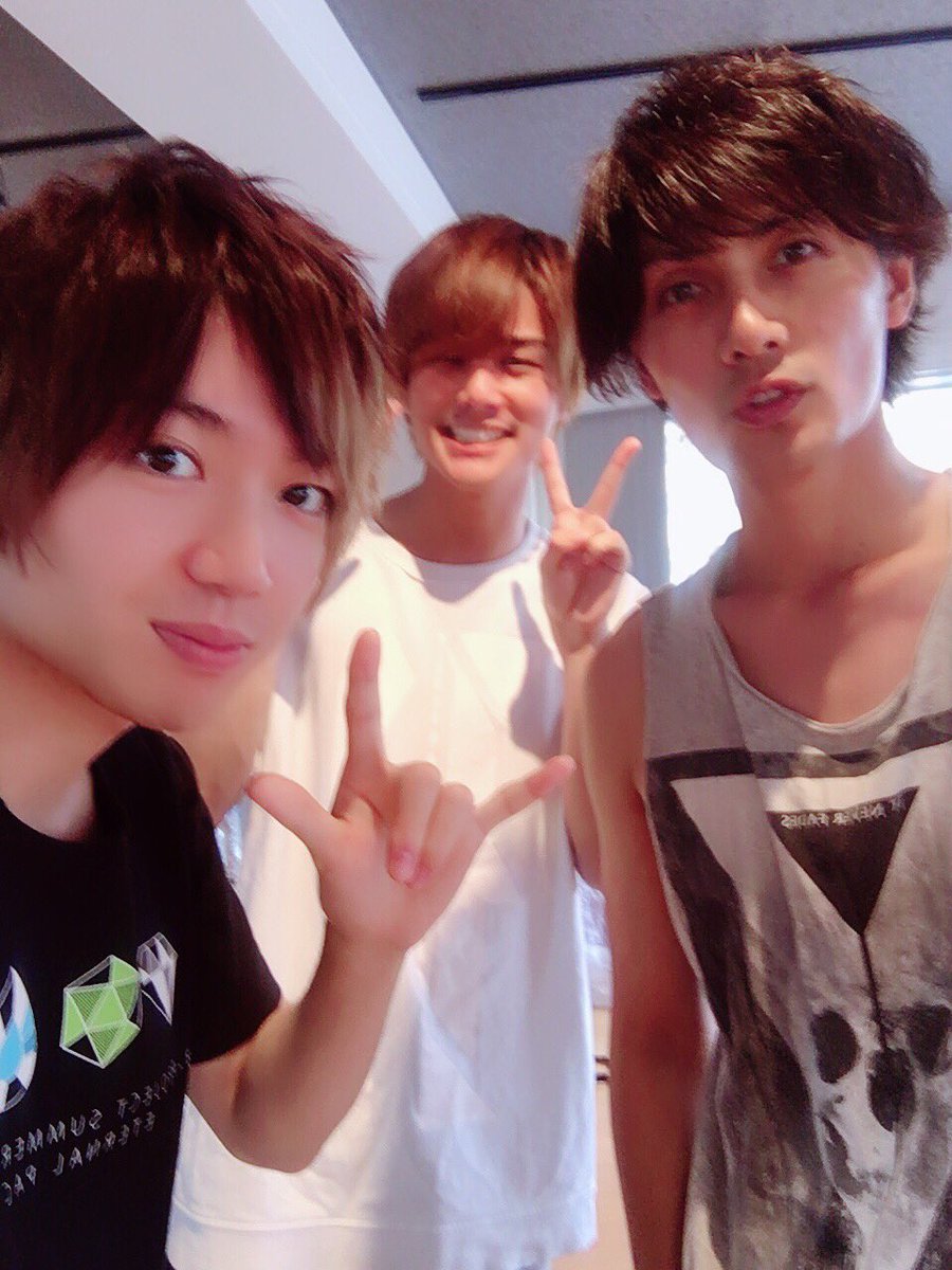 千葉 翔也 リハ終わりに拓さんと 今日は和樹さんにもお会いできましたーー 14人揃ってのライブ 本当に楽しみです Bプロ