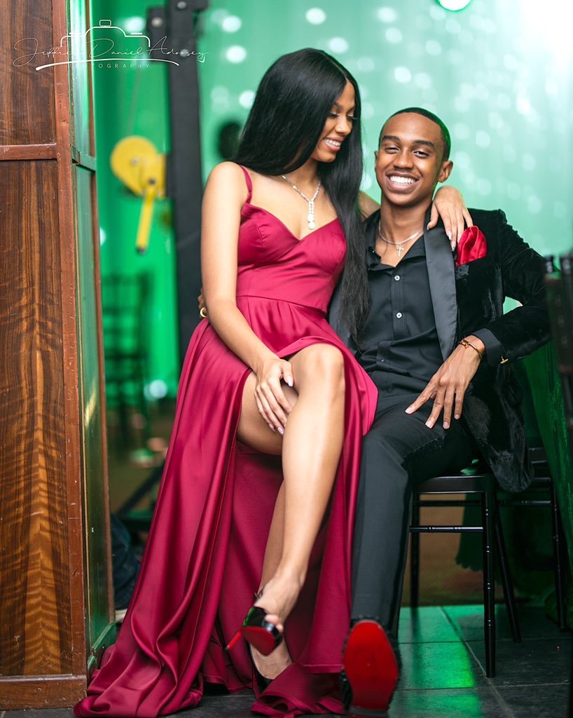 __freddiee's tweet photo. #GISProm vrs Mr & Mrs SHS
Ghana be two oo 😂😂😂
#Prom2019 https://t.co/5fs1nqlVxZ