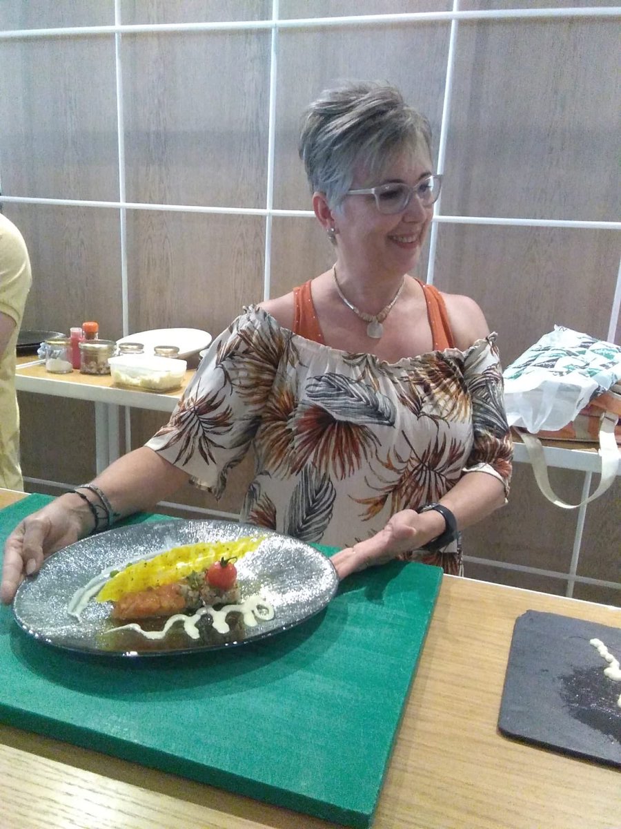 Vicpregon's tweet photo. Enhorabuena a la ganadora del 1er concurso Tapa-Chef @Melia__Sevilla y gracias a tod@s los participantes!! https://t.co/oxyvSpZlyj