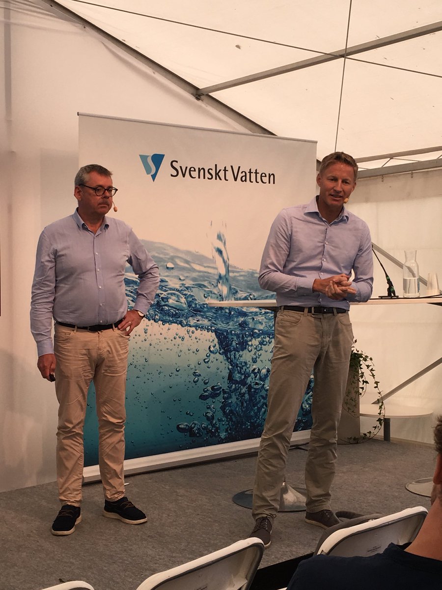 systerT's tweet photo. @NCC_AB på #vattenforum m Per Johansson o Simon Åkerlund seminarium om hur schaktfri renovering halverar kostnaden och minskar klimatpåverkan. Kommunerna får mer ledningar för pengarna och kan öka förnyelsetakten https://t.co/k685jtmObK