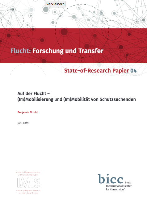 FluchtFT's tweet photo. "Auf der #Flucht – (Im)Mobilisierung und (Im)Mobilität von Schutzsuchenden"
Neuer State-of-Research Bericht von @Ben_Etzold (@bicc) – jetzt online (Open Access)!
#Flucht- und #Flüchtling|s #forschung
@BICC_Bonn @IMIS_UOS @BMBF_Bund @FluchtFT 
https://t.co/5J2gbYWQk4 https://t.co/jOSr62xPFf