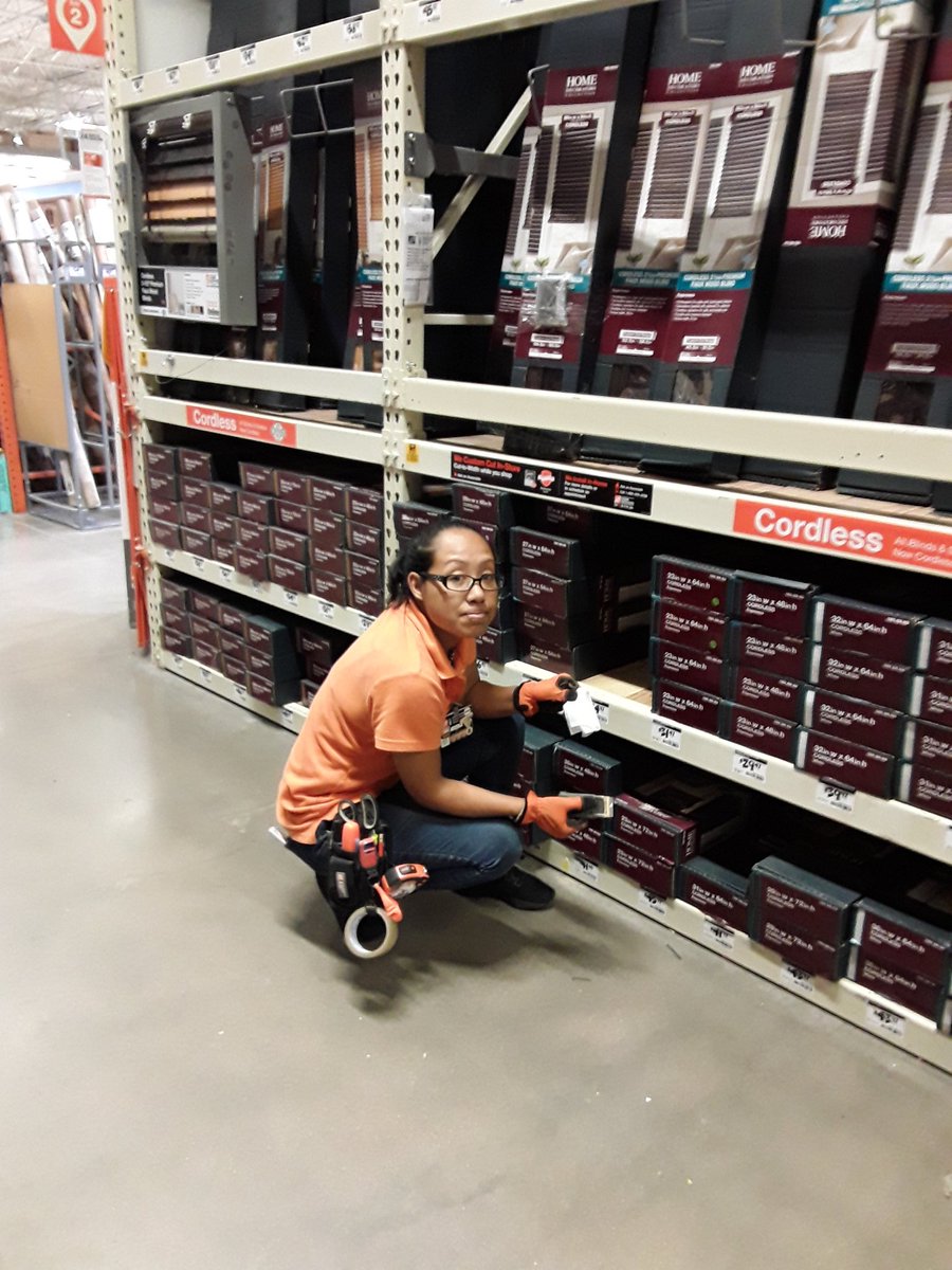 6583Met's tweet photo. Great job Angie for using gloves! @6583Met @schiff_david https://t.co/Aa3XRw9r83