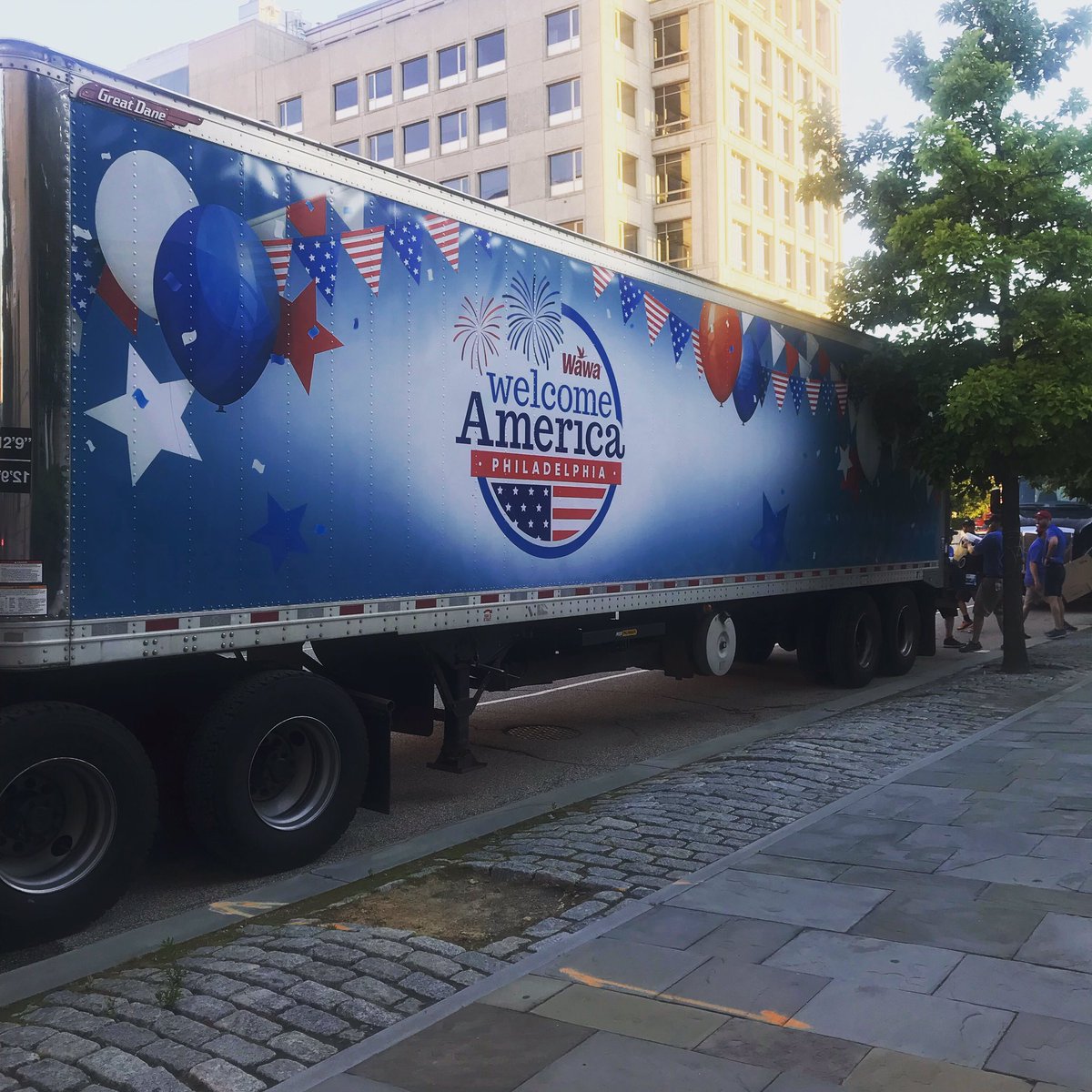ksautner's tweet photo. And the festivities begin! @ConstitutionCtr Free for @Wawa for @July4thPhilly #realindependenceday https://t.co/pj5F1U543t