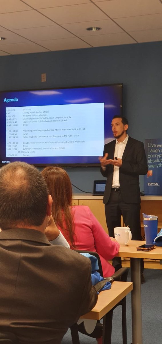 SophosLatAm's tweet image. Arrancamos el EBC de Brasil y Mexico con @lgranda28 @marialemajo y @jfk4 con una super agenda para compartir! #sophosexperience #cloudadoption #securityasaservice #innovation