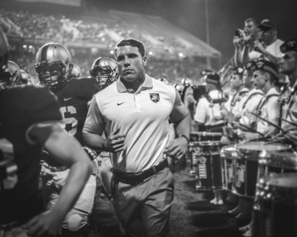 cadetissue's tweet photo. The Raised Shoulders of Warriors and Men Bonded ๐บ๐ธโ ๏ธ๐ด
#FullbacksWeek #AmericasFullbacks https://t.co/DFfUAP8pxV
