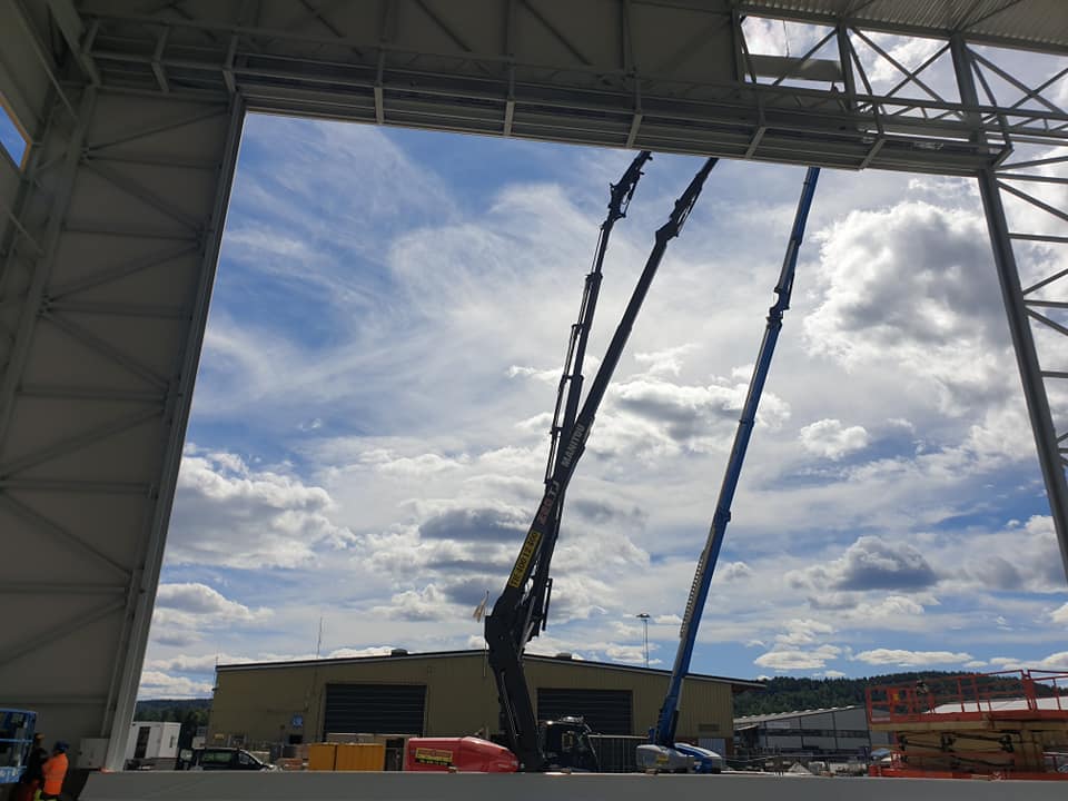 Vi legger ut noen flere bilder av port på Havneterminalen. 
Det nærmer jeg løft av port og igangkjøring .
Blir spennende 😎
Ramme og dukene veier ca 10 tonn .