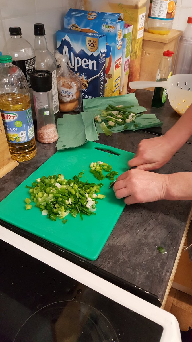 aspireincuk's tweet photo. QMD Cooking Group underway #lifeskills #empowerment #makefromscratch https://t.co/0Sm5XPKNtW