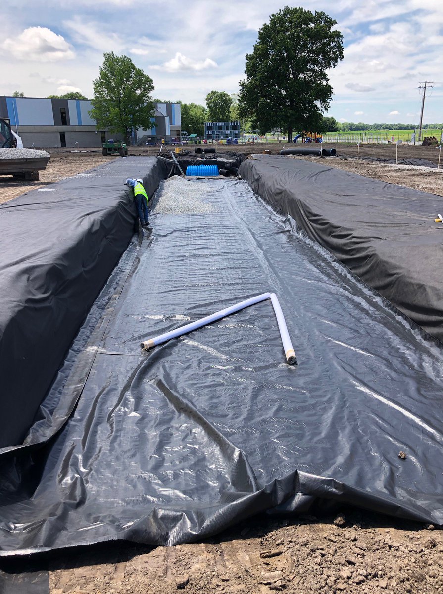 TimewellPipe's tweet photo. Look at that progress! Storm water chamber system going in at North Mac High School in Virden, IL. @NDistrict34 https://t.co/IVxAl8G3sn