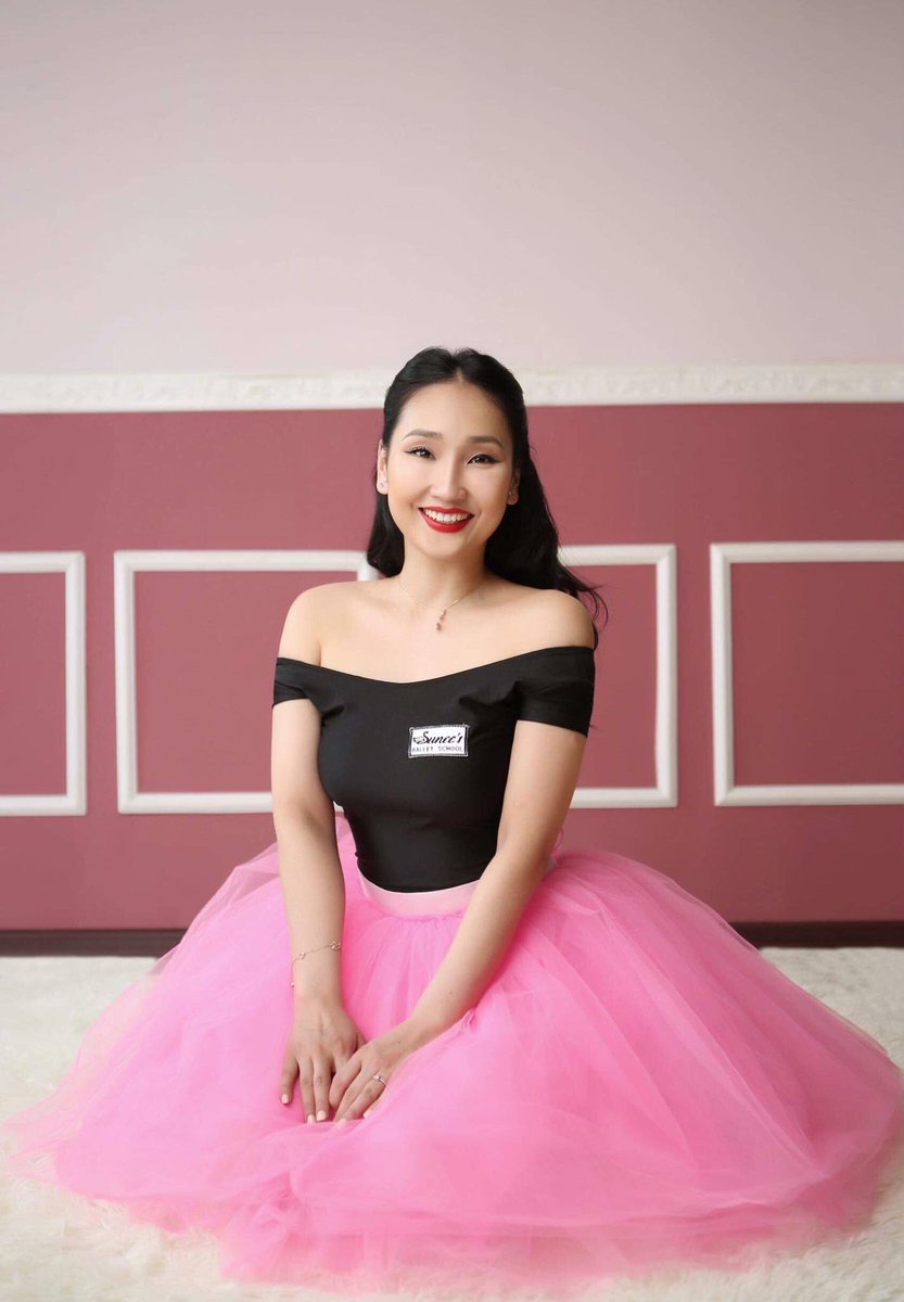 Сүүлийн 5-жилийн хугацаанд нэг асрах төв сонгон тасралтгүй ажиллаж, 1200 гаруй хүүхдүүдэд үнэ төлбөргүй балетын хичээл заажээ. 
Харин энэ удаад нэг аймаг сум захын хорооллын дүүрэг сонгож сар үнэ төлбөргүй сургалтаа явуулахаар боллоо.
Харин хаана? #зөвлөөч