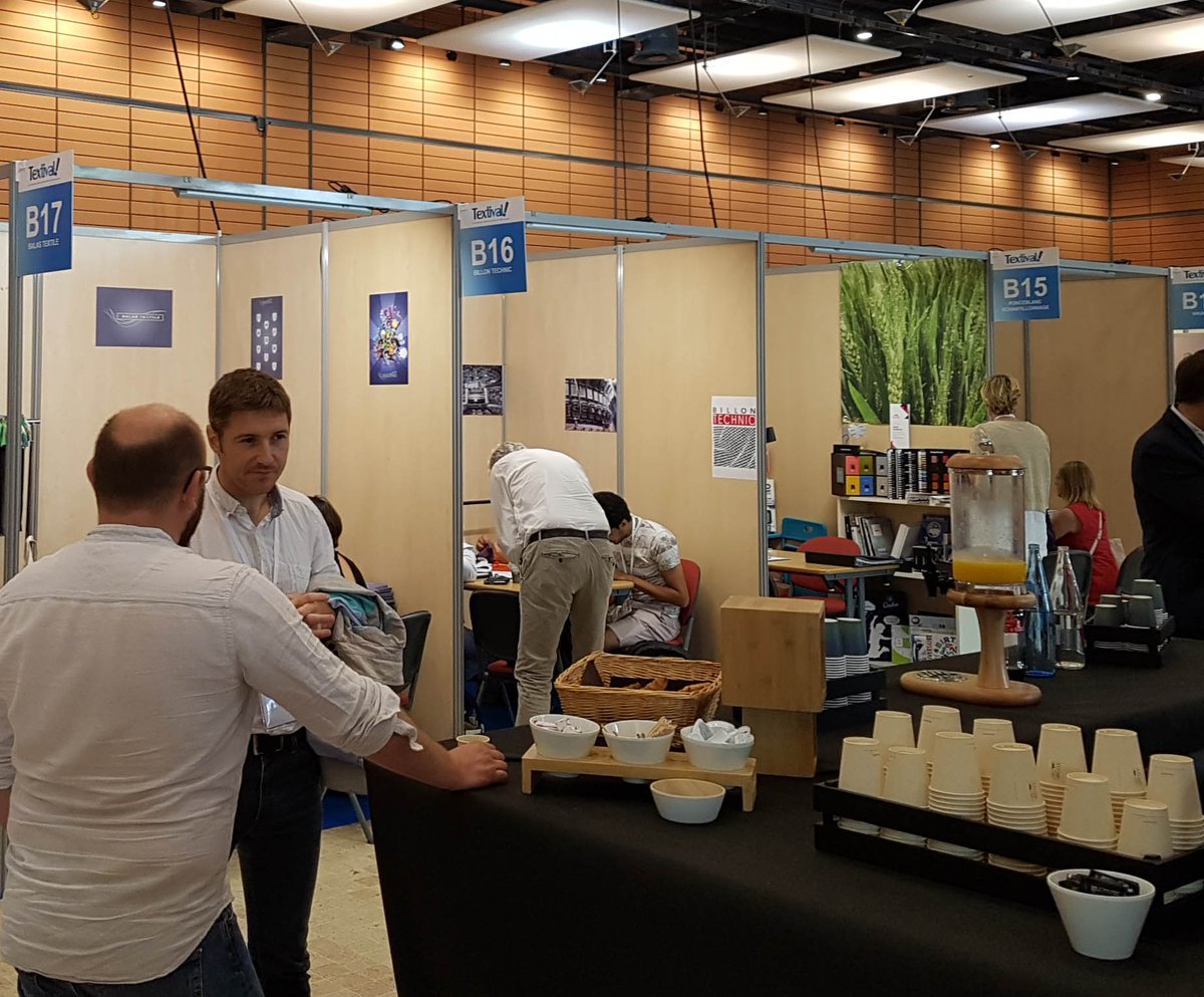 OuestValo's tweet photo. 👕Nos textiles bientôt intelligents! @OuestValo présente la technologie water transfer printing/impression d’électronique par hydrotransfert au salon #Textival de #Lyon  @UNITEX_AuRA @UITFrance @ENSAITinfo https://t.co/aR9z7zu4p4