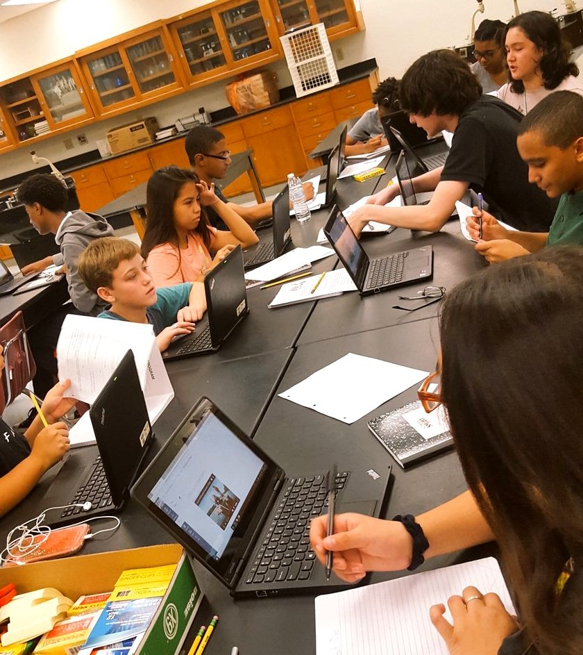 lauraf422's tweet image. Day 2 @PineRidgeHS for #jumpstartbio2019. Classification with candy and then fish! A little harder than we thought🤔! Still debating over Haddock and Cod🐟! #vcssummer @VCSscience