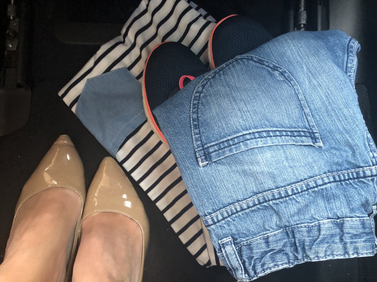 Sabine_Baetzing's tweet photo. Nun geht es zum #Bauernhof- freu mich auf den Besuch bei Familie #Augst in #Helmenzen! Tausche flott die Pumps gegen "hoftaugliches" Outfit ;) https://t.co/m5gx5J8mfi