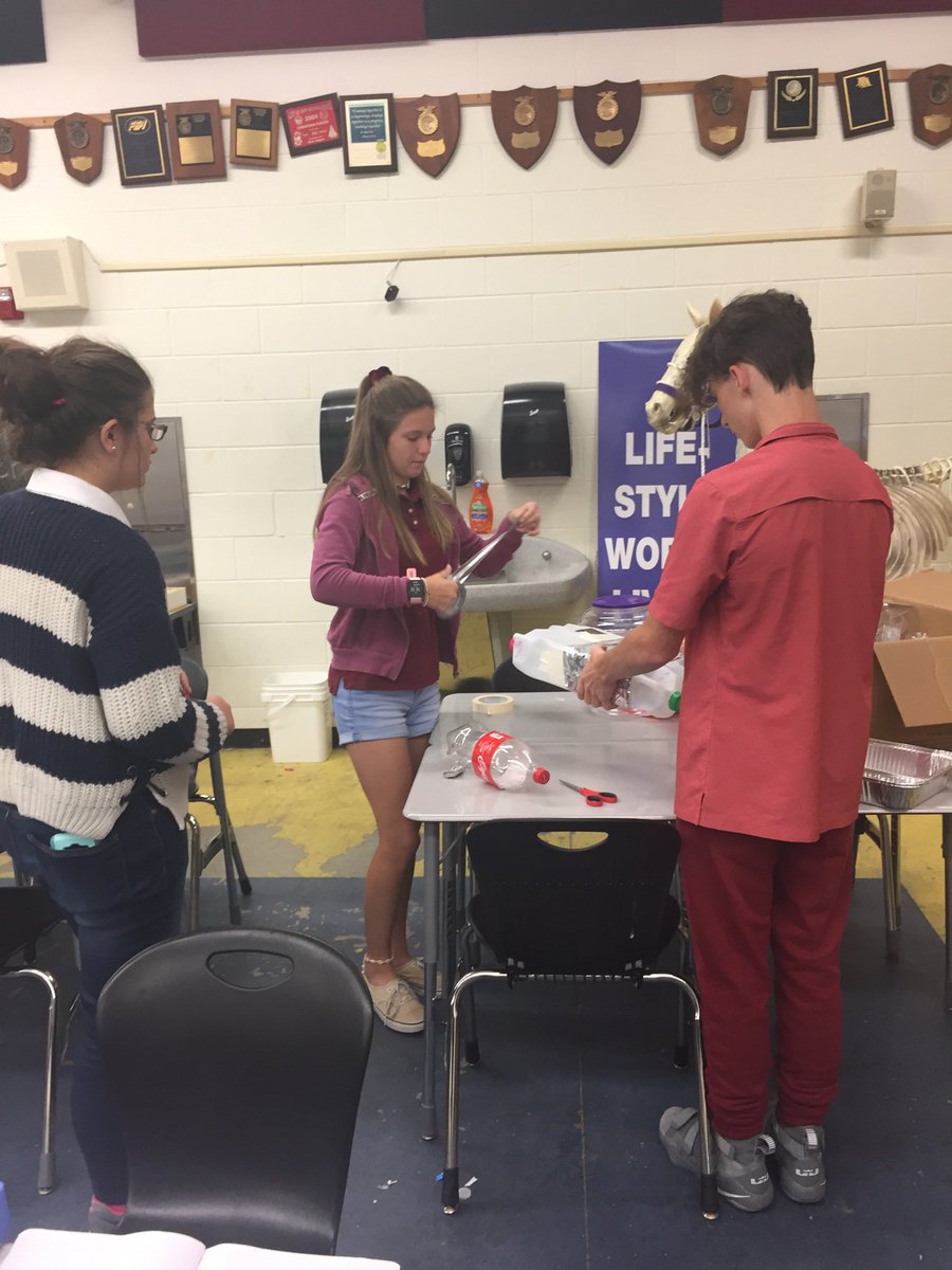 kjohnso_science's tweet photo. Jumpstart Biology Day 2! Classifying candy and fish! Working on building the winning boat for the recycled boat challenge!!! :) @NSBHSBarracudas #jumpstartbio2019 https://t.co/wraamn8f0a
