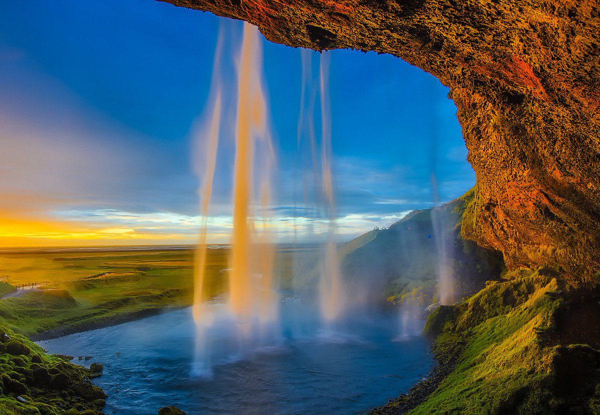 GroupHopTravel's tweet photo. Iceland has no shortage of stunning vistas and breathtaking waterfalls, like Seljalandsfoss falls, which can be found on the southern coast 🇮🇸
#grouphop #traveltogether #grouptravel #inspirebyiceland #iceland https://t.co/cvbaJR3CjA
