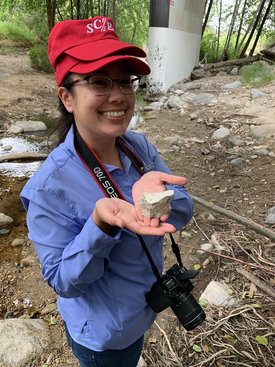 jerlyn_SAR's tweet photo. Holding some fault gouge from the Sierra Madre fault zone, near JPL #faultzone #UseIT #SCECinternship https://t.co/dVNYSlvzyr