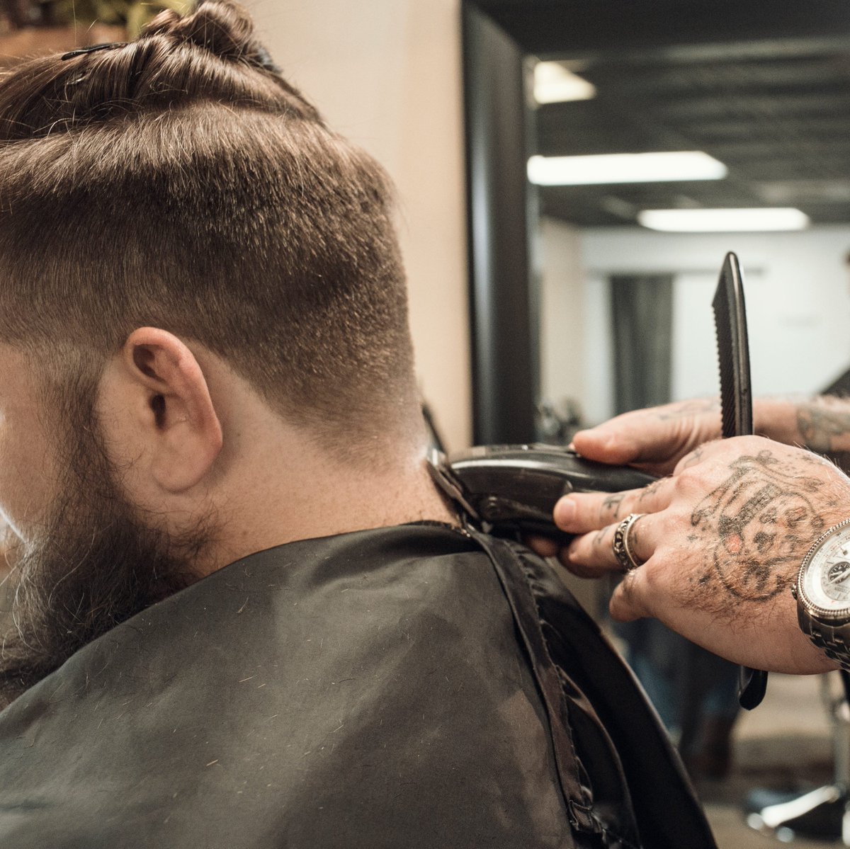 Besoin de refaire vos contours avant les vacances ? 
Prenez vite rendez-vous sur la plateforme Pickidate et choisissez parmi nos spécialistes du métier. Créez votre compte juste ici 👉hubs.ly/H0jzlMx0 😀

#startup #plateforme  #Pickidate #digital #smartphone #coiffeur