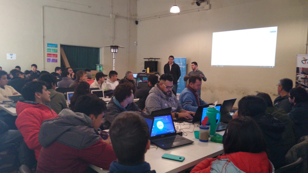 CarlosDaparo's tweet photo. Hoy se realiza en Gral. Alvear una capacitación para CCT,  en donde participan  60 docentes en la utilización de Arduinos con el fin de ingresar al espacio ABP (Aprendizaje Basado en Problemas) https://t.co/pvGbV71dzD