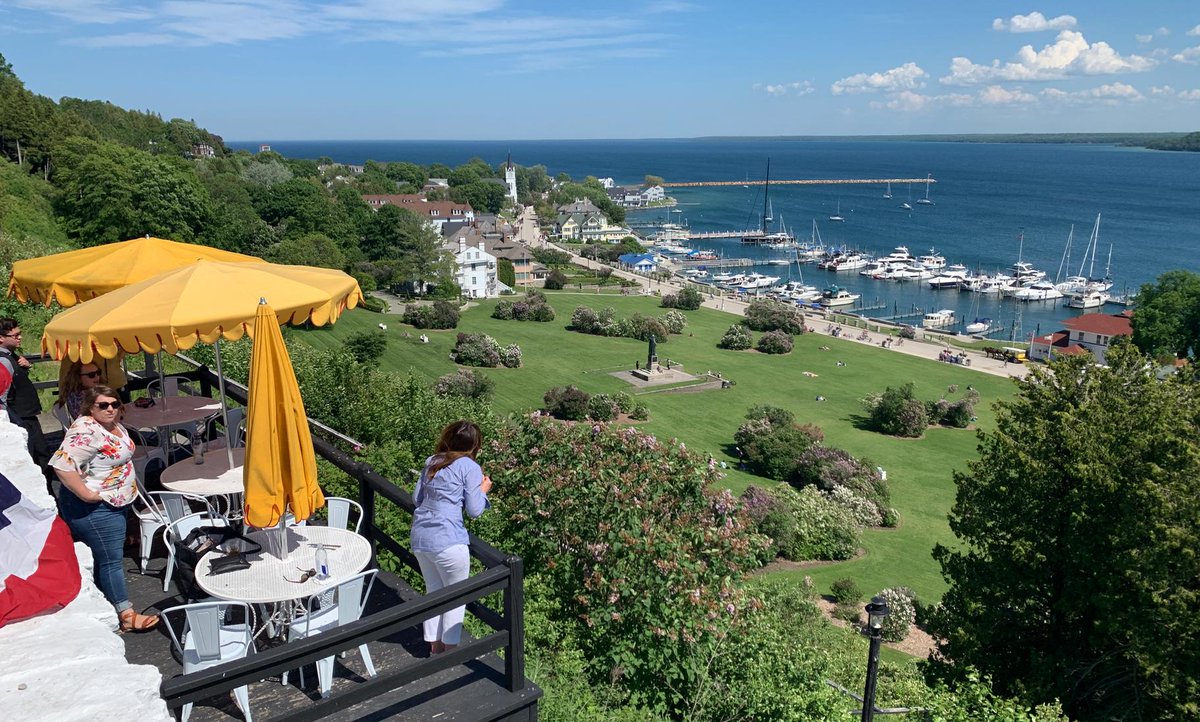 mackinacisle's tweet photo. Tweet tweet!!!  Our #MackChat on all things Family Travel to Mackinac Island kicks off right now!  Join the conversation using our chat hashtag and tagging @mackinacisle!  The fun happens now through noon so send your questions for our information specialists.  #MyMackinac 🐴💛🦋 https://t.co/Wk6vs7qj1e