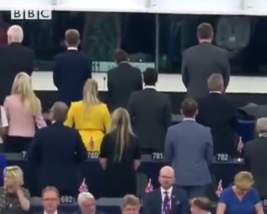 blacon_blue's tweet photo. I think the clown in yellow has followed through. #sharted #shittyarse #tryhardknobheads #brexitwats https://t.co/OcgFt2dKJA