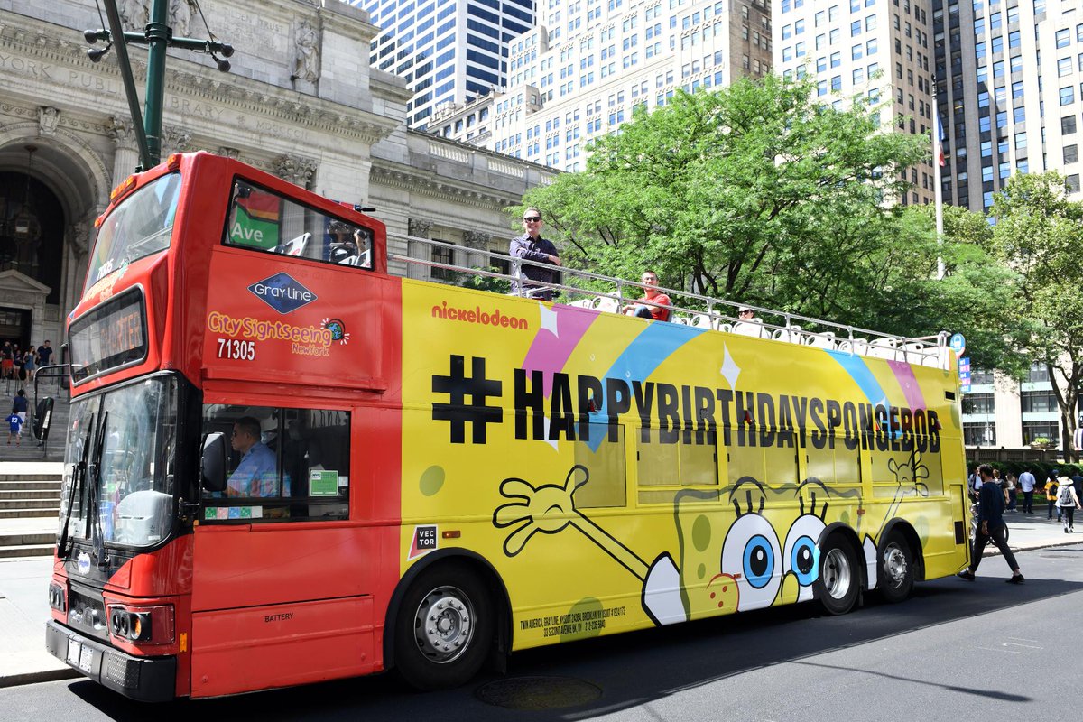 SpongeBob's tweet photo. Look what Tom Kenny, the voice of #SpongeBob, found in NYC! #HappyBirthdaySpongeBob https://t.co/YbE3cZykQ4