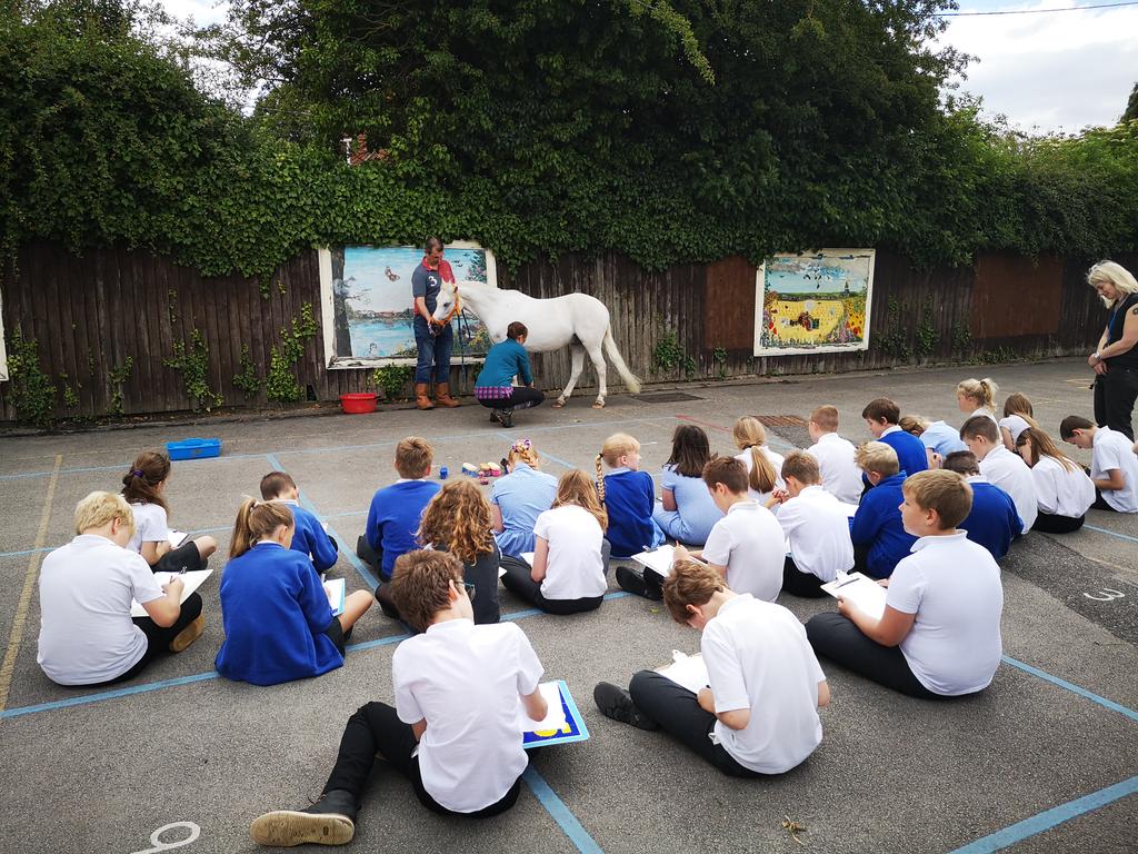 FVandNY's tweet image. @FVNYFederation
Non-fiction writing at FV!
A huge thank you to Mr &amp;amp; Mrs Scott and Olivia for bringing their pony into school and demonstrating how to groom an look after "Colin".
The children will be writing instructional and then explanatory texts based upon what they've learnt.