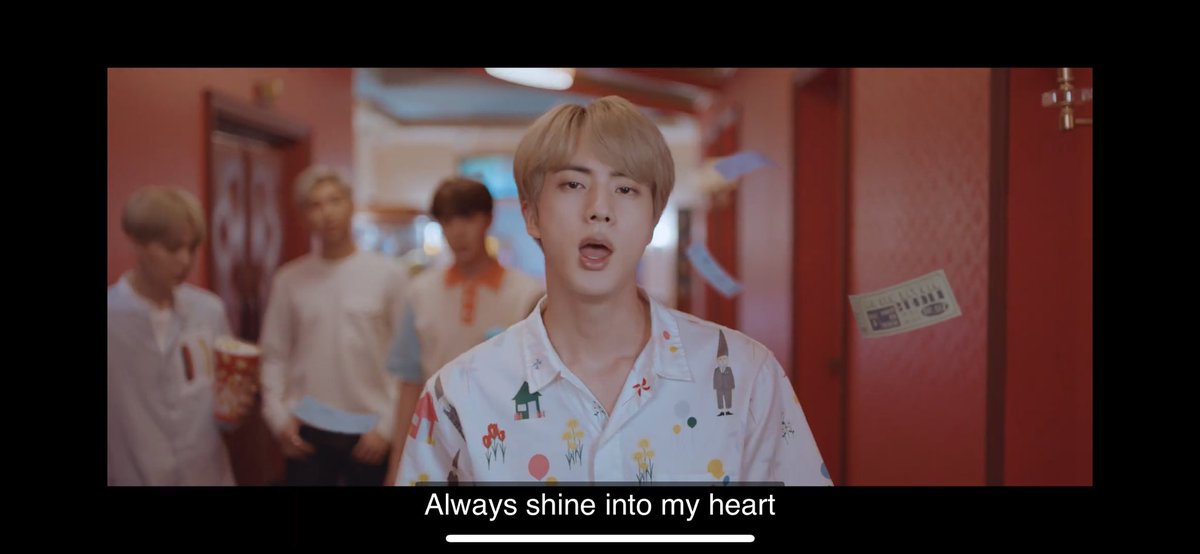 Gigihynh's tweet photo. #LightsMVIsComing #LightIsComing #LightsOutNow #LightsMVOutNow #youaremylightsJinbts https://t.co/0Pc143JIKu