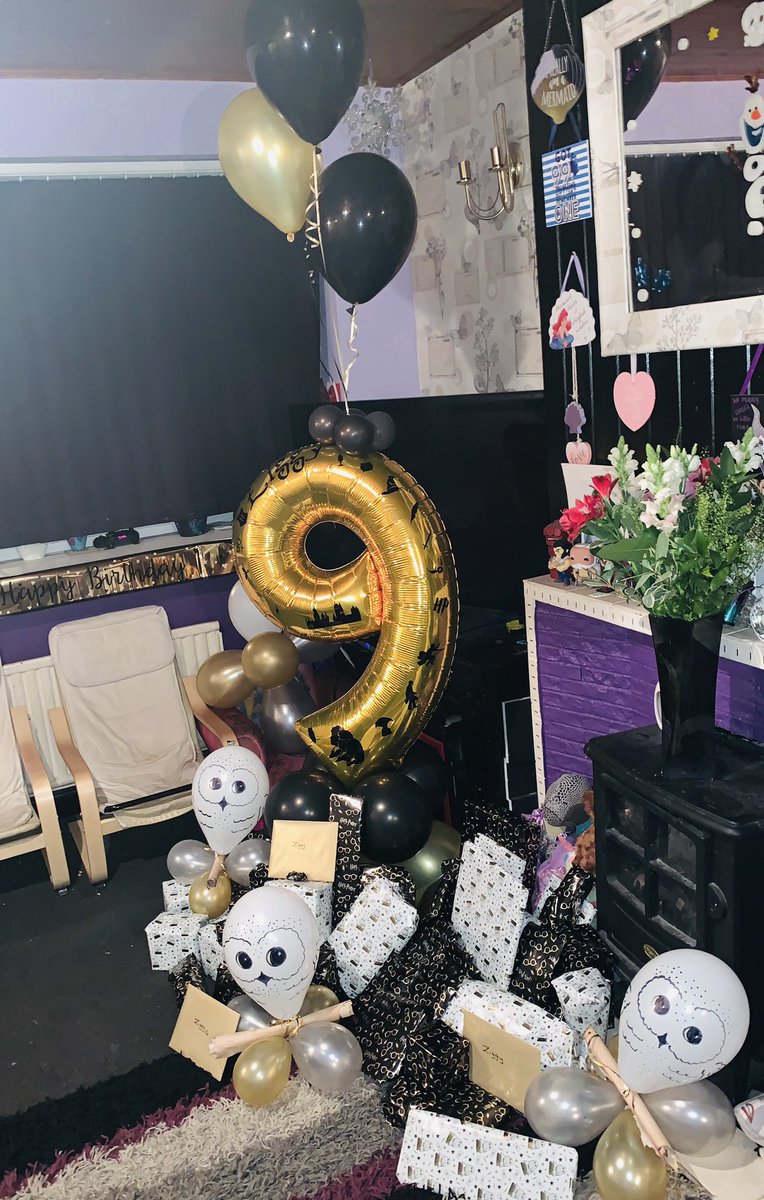 Queen_Ink_ite's tweet photo. @MissJull1 Ziggys Birthday cake &amp; owls delivered his presents x https://t.co/4ums3T6dpm