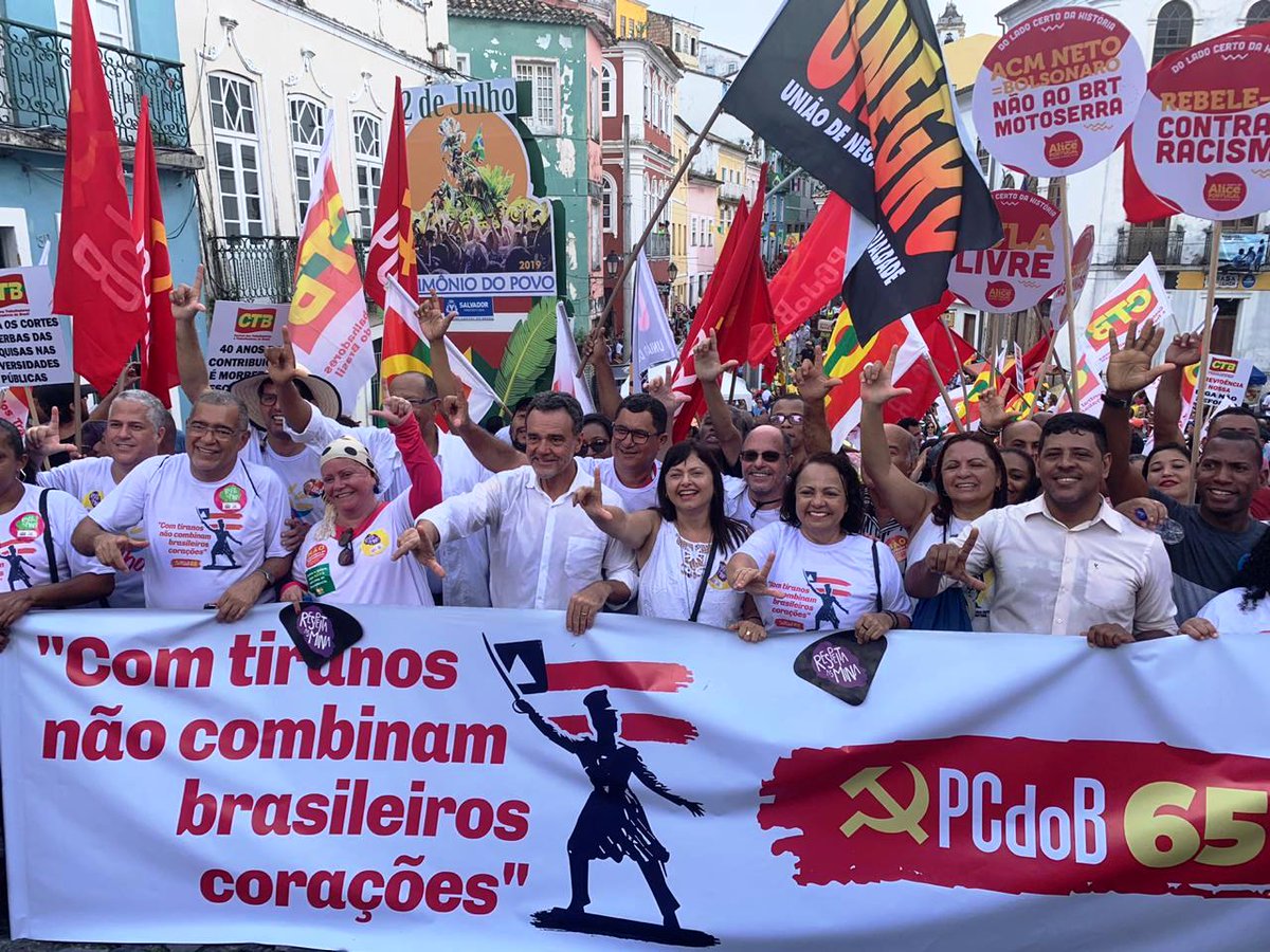 Alice_Portugal's tweet photo. O 2 de Julho está na ordem do dia, porque a luta pela democracia é a nossa bandeira maior.

#PCdoBBA #doisdejulho #independênciadabahia #lulalivre #mariellevive #naoareformadaprevidencia #naoaoscortes https://t.co/qbXMwfoC1b