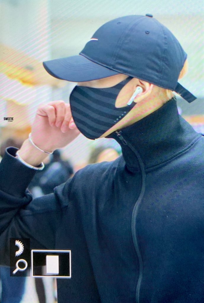 sweetie_bam's tweet photo. 190702 YYZ @BamBam1A 
뱀이 얼굴이 천재인데 안보여...🥺🥺🥺🥺
#뱀뱀 #Bambam #갓세븐  #GOT7 https://t.co/Iqx8xAoRIK
