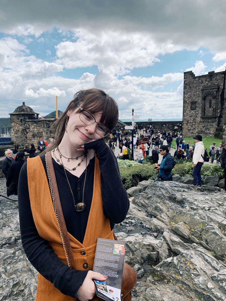 bug girl tweet media