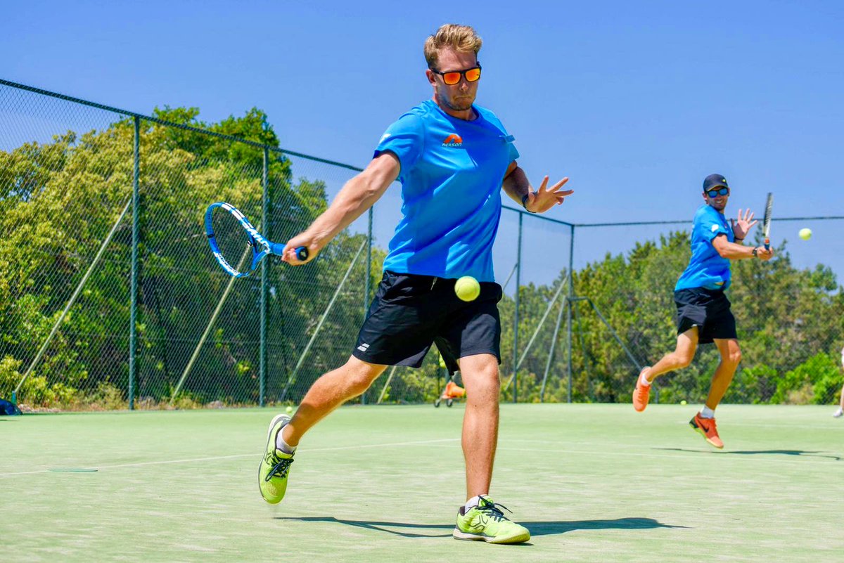 #TennisTuesday at the <a href="/NeilsonRetreat/">Neilson Retreat Beachclub</a> Beachclub in Greece. 🎾

Inspired by the #Wimbledon Championships, our talented #tennis coaches decided to participate in some extra practice of their own.

neilson.com/tennis

#Wimbledon2019 #neilsonholidays
