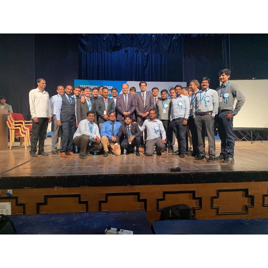 AESL_Official's tweet photo. Star performers in the spotlight. Catch a glimpse of "Topper's Talkshow” held on 28th June in Karnataka, Kalamandira, Hosur Road where around 800 people gathered. Be the next success story, join Aakash today: https://t.co/RGnFOWeyQw
#JEEPreparation #EngineeringPreparation https://t.co/21c7fajBMz