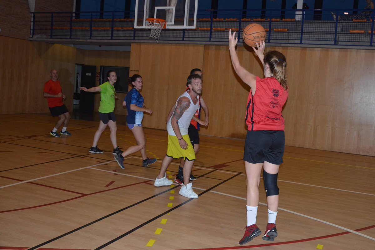 Pavello_net's tweet photo. Comença la segona setmana de l'Estiu Esportiu 2019. Més informació a https://t.co/HS14flrmZ7 #lacellera #lacelleradeter #Amer #Vòlei #bàsquet #kinball https://t.co/N4nvpM02Pw
