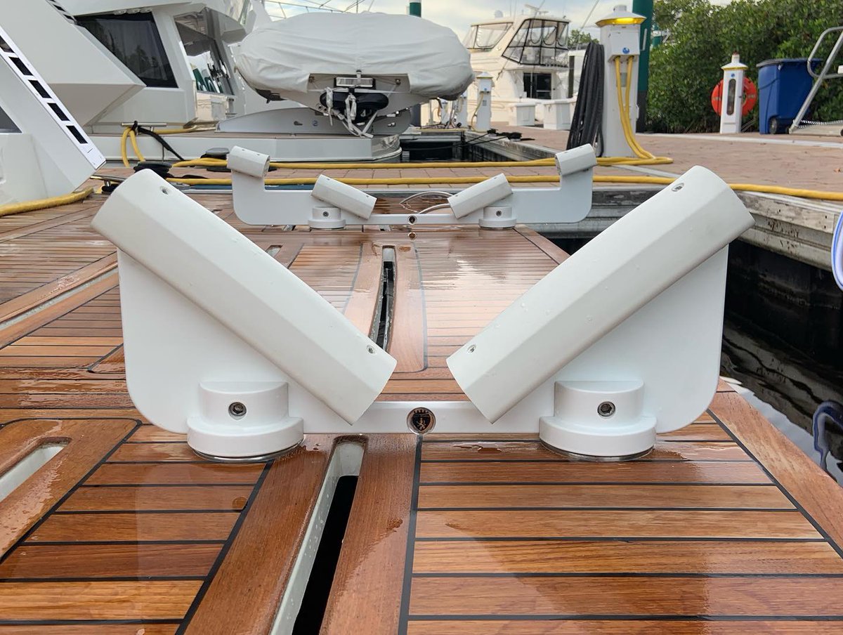 #WalkerBay Generation 340 Deluxe #YachtTender on a new <a href="/Galeonyachts/">Galeonyachts</a> 550 FLY #Yacht. Thank you to our dealer Inflatable Boats of Florida and to Chock Masters, Inc. for the professional installation.
Specs and info: tinyurl.com/y3kxm444