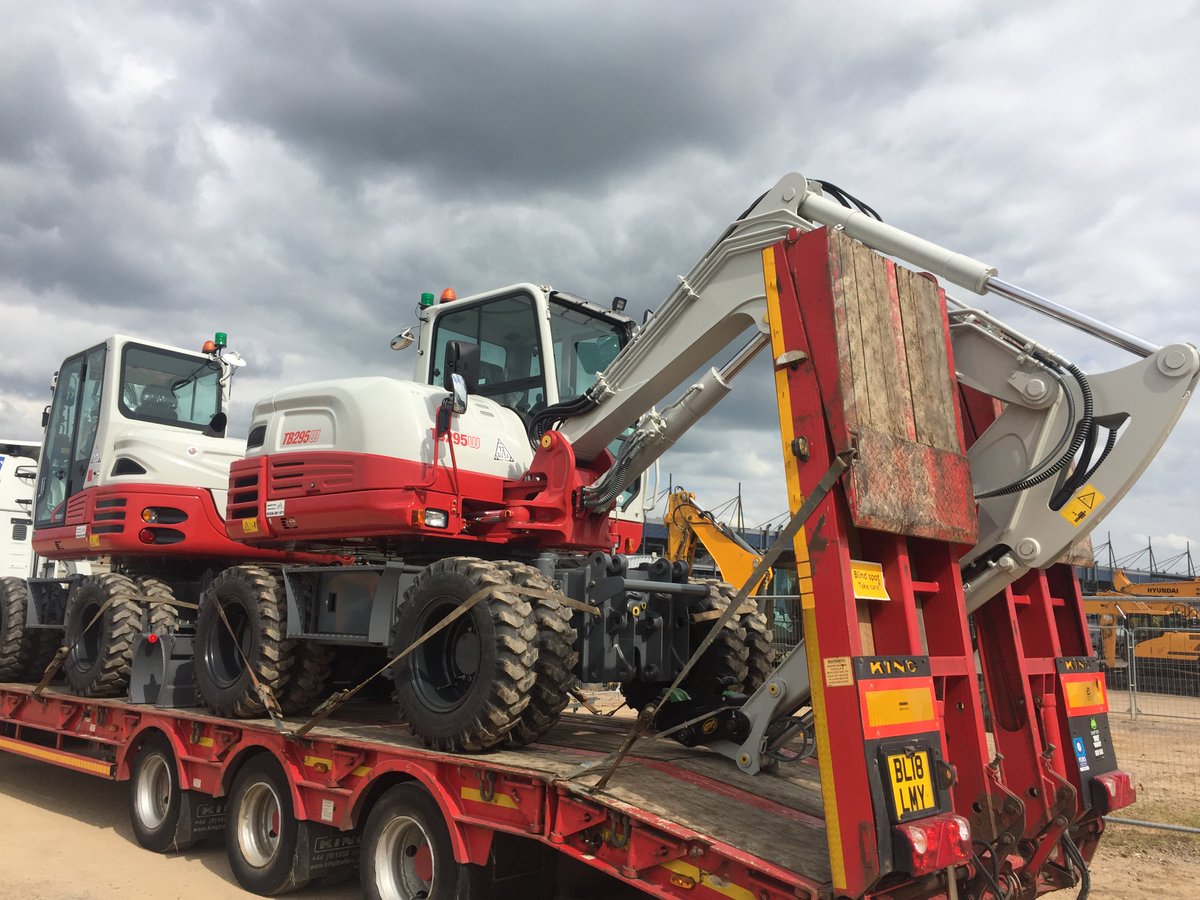 Willowbrook_PS's tweet image. Two more @Takeuchiuk rubber ducks swimming their way out of our yard today. The TB295W&apos;s are all they&apos;ve quacked up to be with their @Geith_Intl hydraulic hitches and green seatbelt kit! What a quacker!! #duckpuns #takeuchi #excavator #doubletrouble