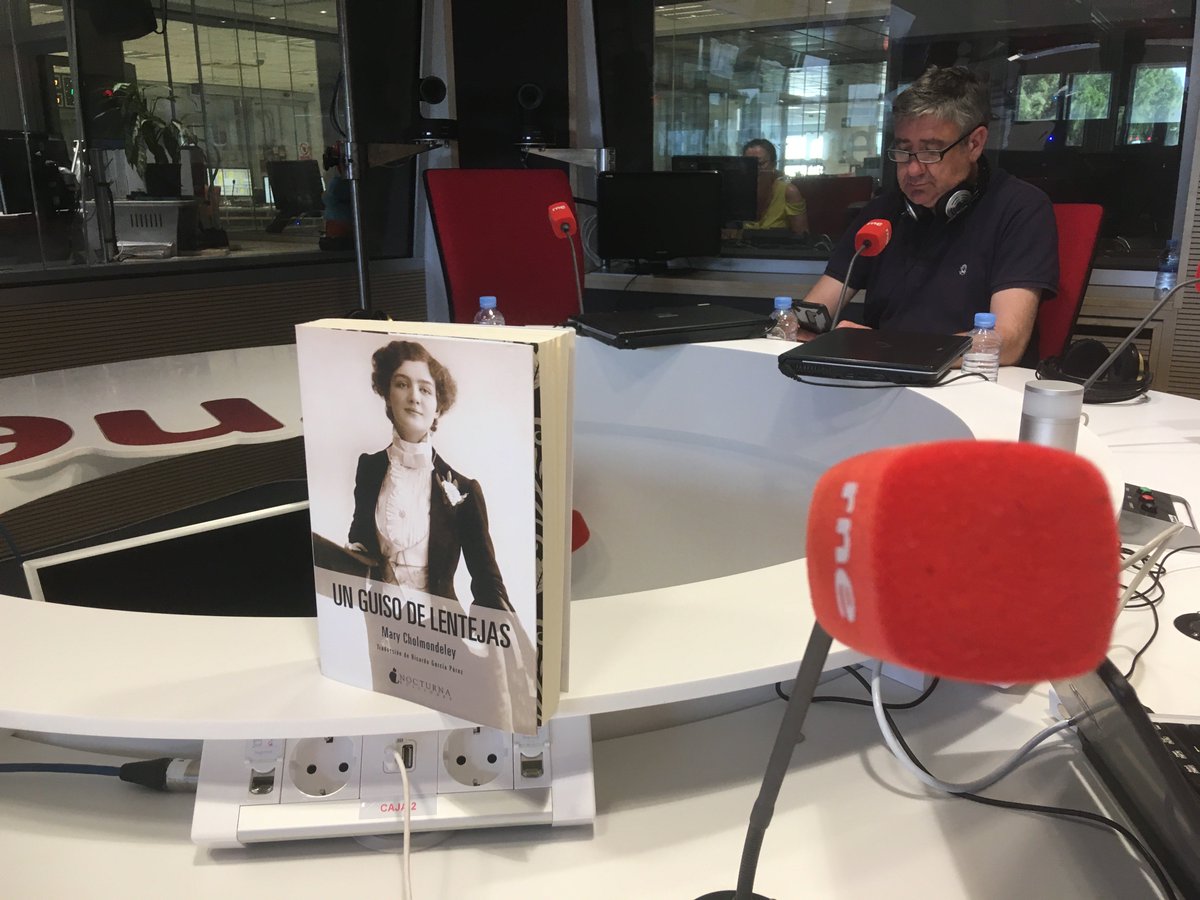 annagrauarias's tweet photo. PODCAST del #MenosLobosyMasLibros de hoy (02/07/19) en @LasMananas_rne con @MenendezRNE Hemos hecho de #IndianaJones excavando tesoros de literatura victoriana ¿seguro que sólo para tías? #UnGuisodeLentejas #MaryCholmondeley @NocturnaEd A PARTIR MINUTO 22: https://t.co/uLz2J1u8kg https://t.co/bwXHl4I8fb