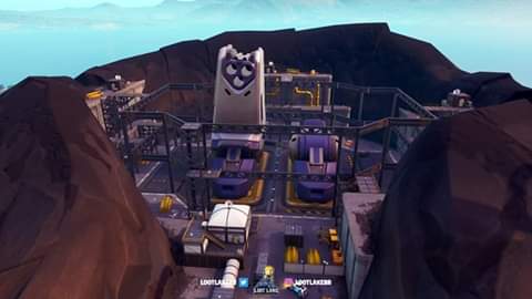 ClipsAim's tweet image. Ya comenzó la construcción del robot gigante que luchará con el monstruo de pico polar 💥😱