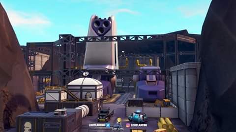 ClipsAim's tweet image. Ya comenzó la construcción del robot gigante que luchará con el monstruo de pico polar 💥😱