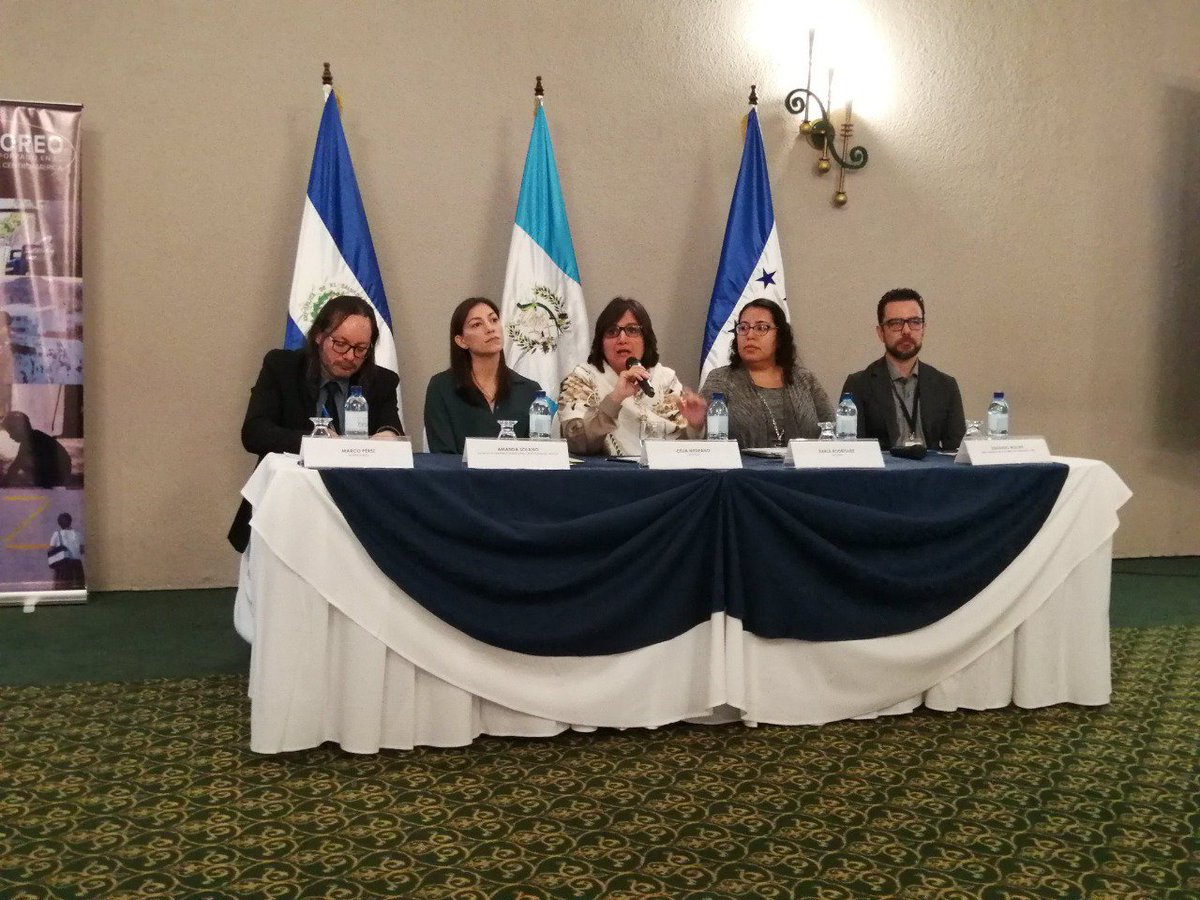 El Defensor de las personas migrantes Eduardo Woltke participó en el panel  de discusión con la Directora Regional de Programas de @Cristosal,  @KarliRodriguezS Coordinadora Nacional de Monitoreo de #ElSalvador, Amanda  Solano de @
