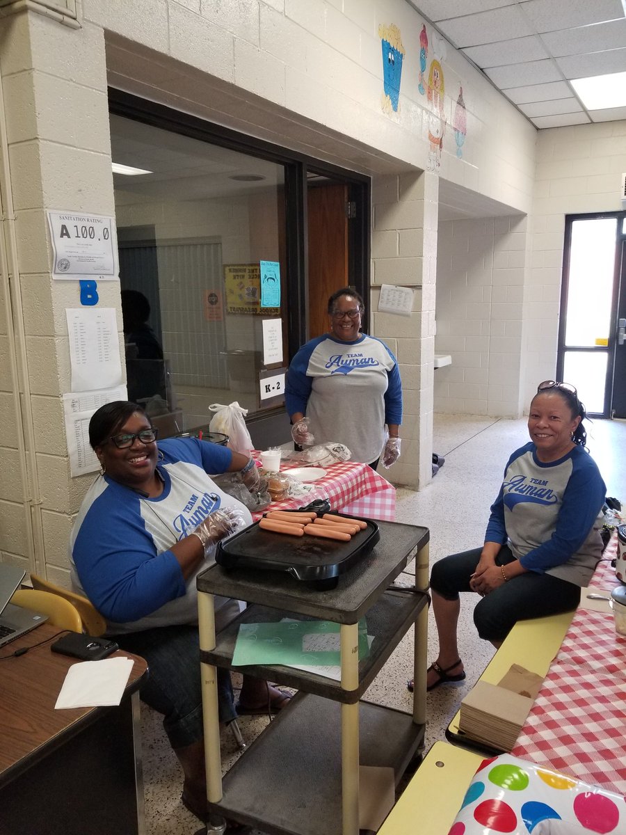 tarabratcher3's tweet image. Thank you to our wonderful Team Auman volunteers who came out to support Camp Auman @LoydEAuman @CumberlandCoSch  #2019ccsrtacamp #campauman2019 #litnccs