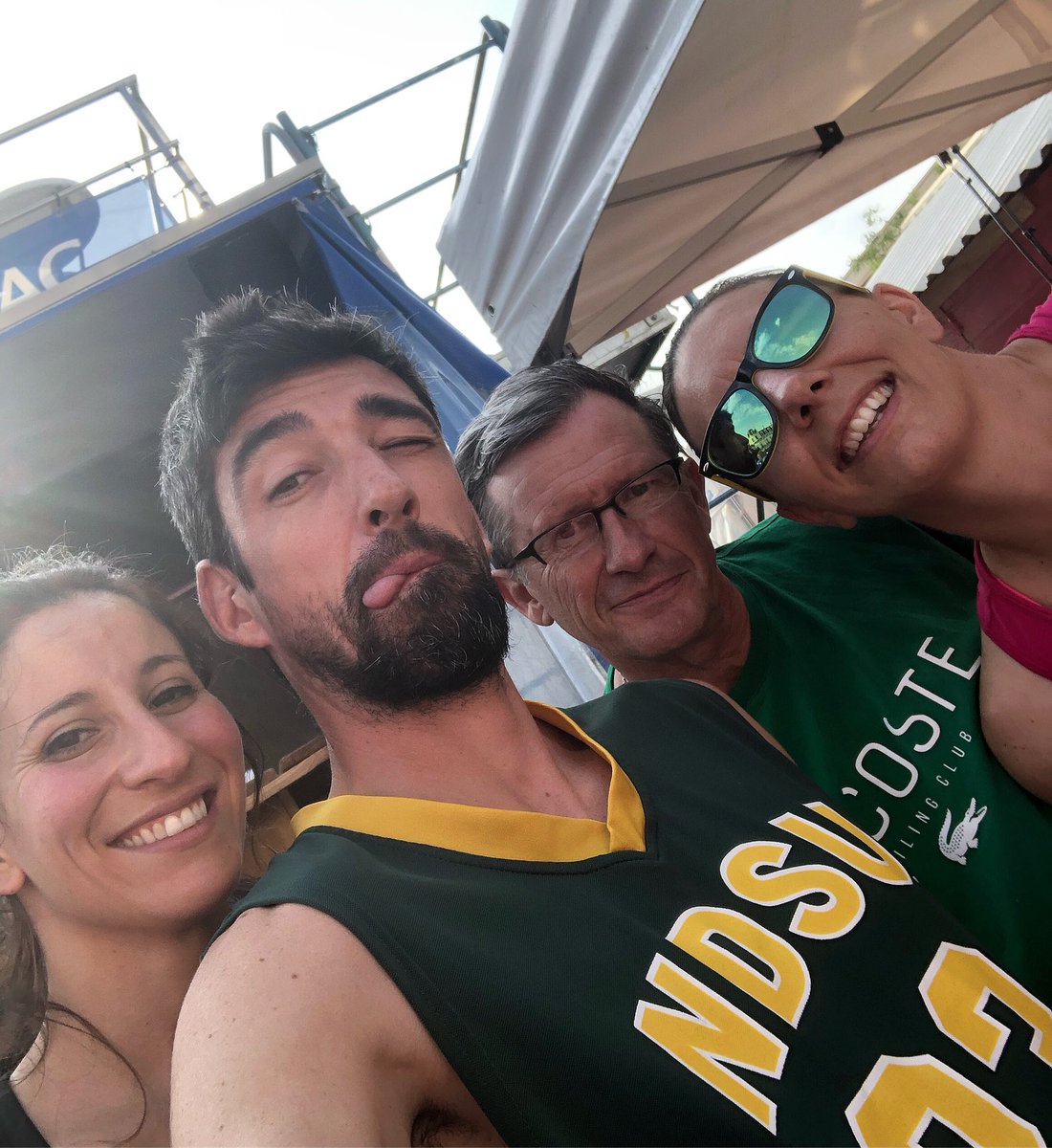 JacquesBrouleau's tweet photo. L’aventure humaine était à l’honneur ce soir en plein « Festival 3X3 », avec l’URBAN BUSINESS ! La représentation de la DSDEN de la Vienne était pluri-catégorielle #PLCEPS #PEMF #PE #CPDEPS ! Un moment convivial et partenarial de qualité indispensable au développement du 3X3. 🙏 https://t.co/oXQT6qMmmB