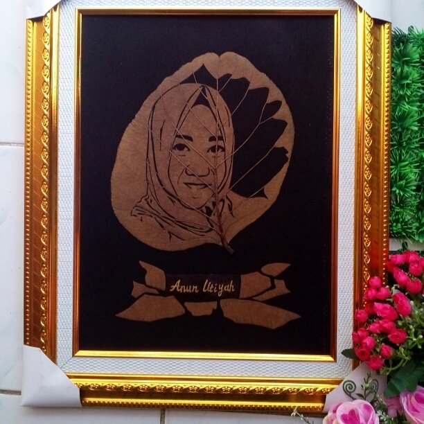 Buat cindra mata. .   .
 
wajah/foto bisa Reques di 085731232412
.
#GalleryBangToyib
#KreasiUkirDaun
#MaharPernikahan
#MahaKaryaSeni
#PesonaCindraMata