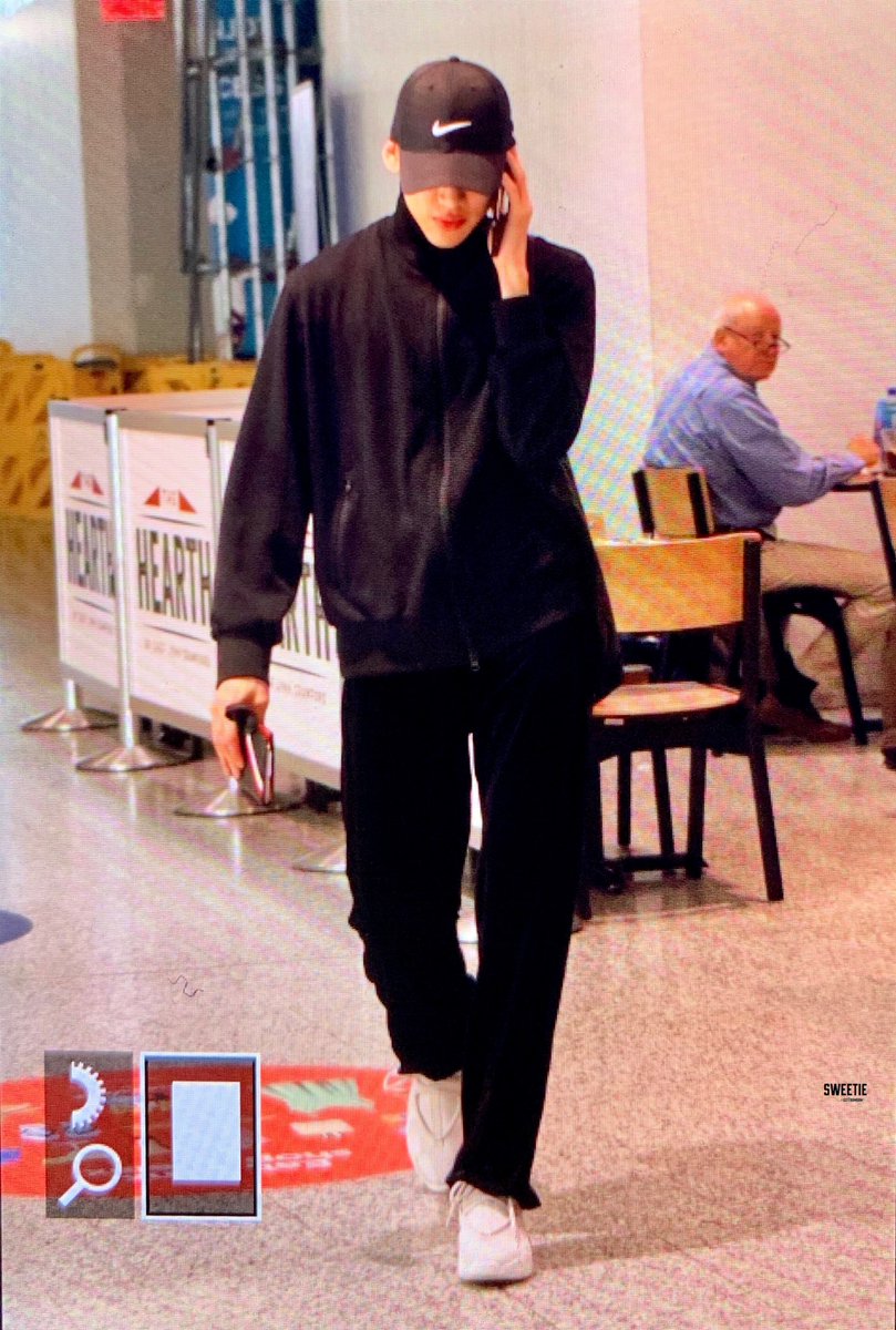 sweetie_bam's tweet photo. 190702 YYZ @BamBam1A 
🤙🏻🤙🏻🤙🏻🤙🏻🤙🏻
#뱀뱀 #Bambam #갓세븐 #GOT7 https://t.co/jjOzs88xGo