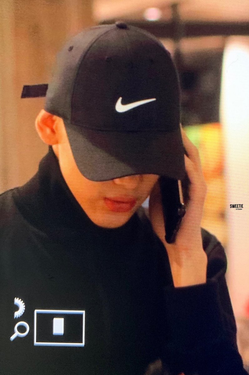 sweetie_bam's tweet photo. 190702 YYZ @BamBam1A 
🤙🏻🤙🏻🤙🏻🤙🏻🤙🏻
#뱀뱀 #Bambam #갓세븐 #GOT7 https://t.co/jjOzs88xGo