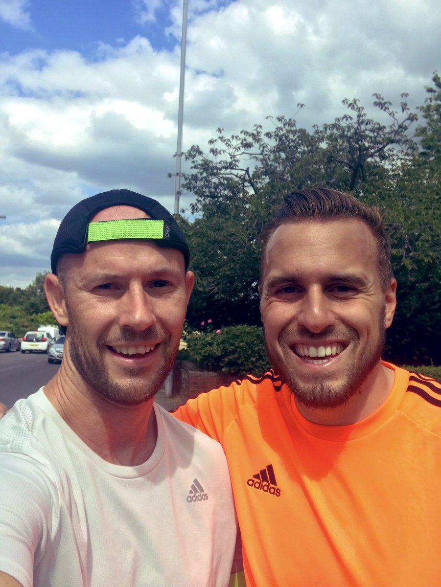 chrissyhead3's tweet image. I must have become immune to this now. Day 6, legs gone, struggled to walk across London Bridge this morning to work and just pulled out the fastest time yet, 1:37:23. Thank You Simon Pond for dragging me in those last few miles at silly pace #6down #7in7