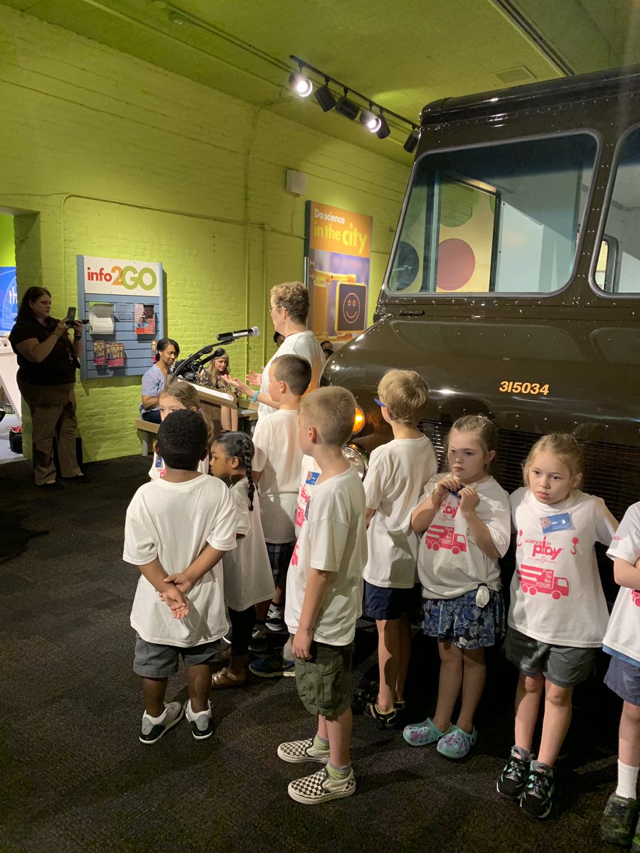 SusanWeissNT's tweet photo. Thank you @UPSAirlines for the package truck @kyscience! What a great way to celebrate #FuntobeFour #ScienceInPlay https://t.co/op3B2GGXXl