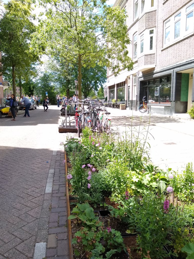 tim_asperges's tweet photo. Living Lab #Weersperzijdebuurt Amsterdam with complete removal of on street parking in favor of โliving streetsโ with mobile flower boxes, #Cargoroo public cargo bikes and #Urbee e-bike sharing. #eHUB, #Mobipunt, @eHUBS_NWE, @AmsterdamNL https://t.co/C3kuCEMR1Y