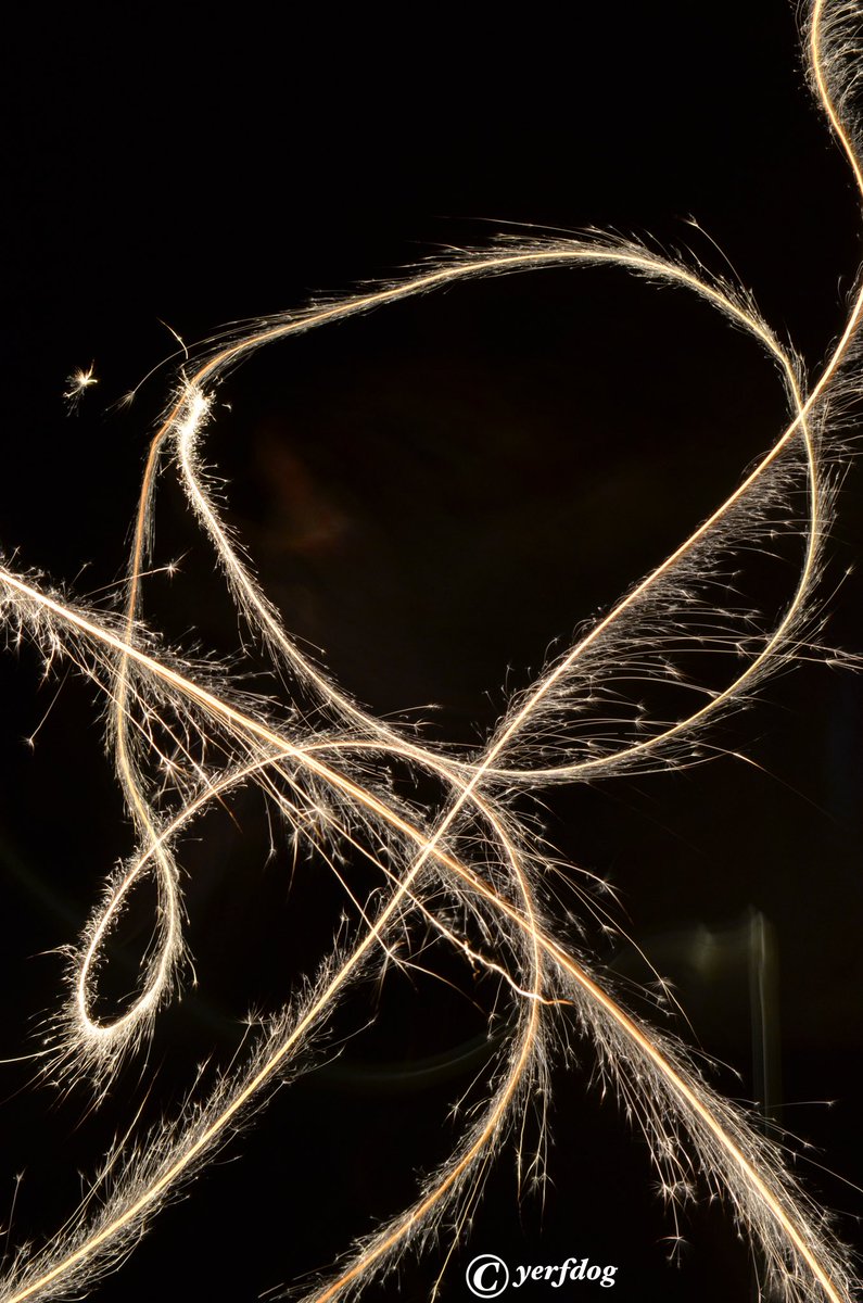 yerfdog21art's tweet image. ‘‘Tis the season to breakout the sparklers and follow the lights as they fly around. #sparkler #followthelights #lightwriting #abstractart